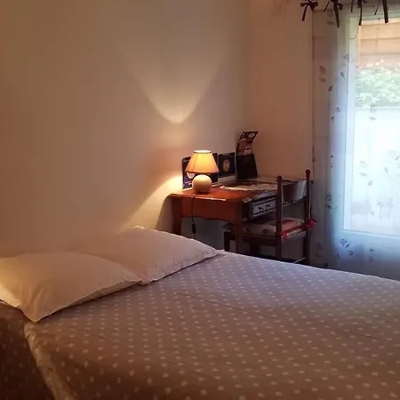 Avec Jardin Pierre Curie Bed & Breakfast Bry-sur-Marne