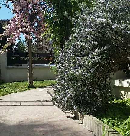 Oda ve Kahvaltı Chambre Avec Jardin Pierre Curie