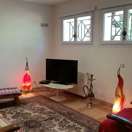 Oda ve Kahvaltı Chambre Avec Jardin Pierre Curie Bry-sur-Marne