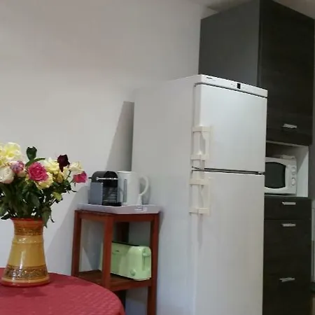 Chambre Avec Jardin Pierre Curie Oda ve Kahvaltı 3*